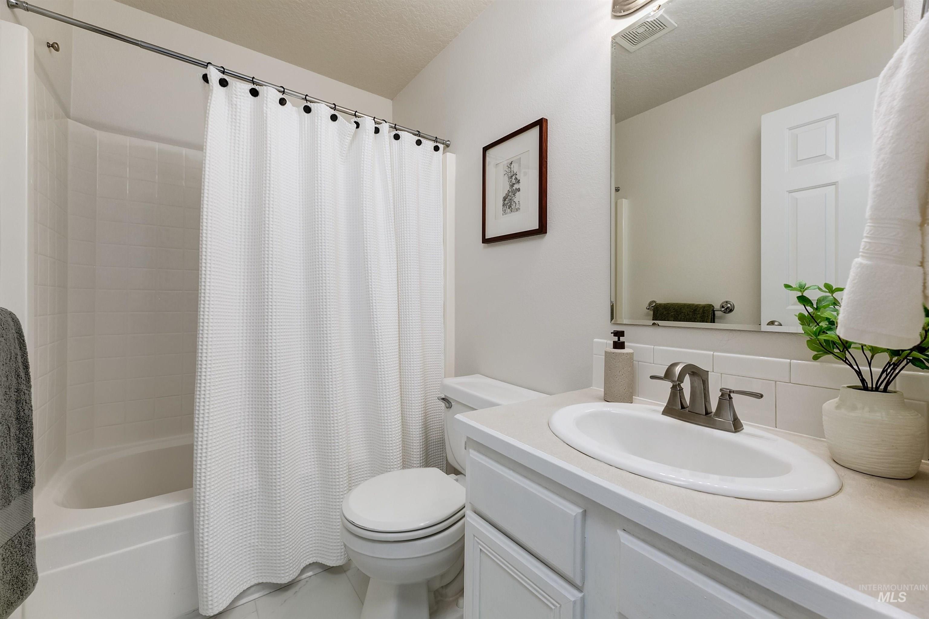 1525 E Doberman St. Property Photo 28
