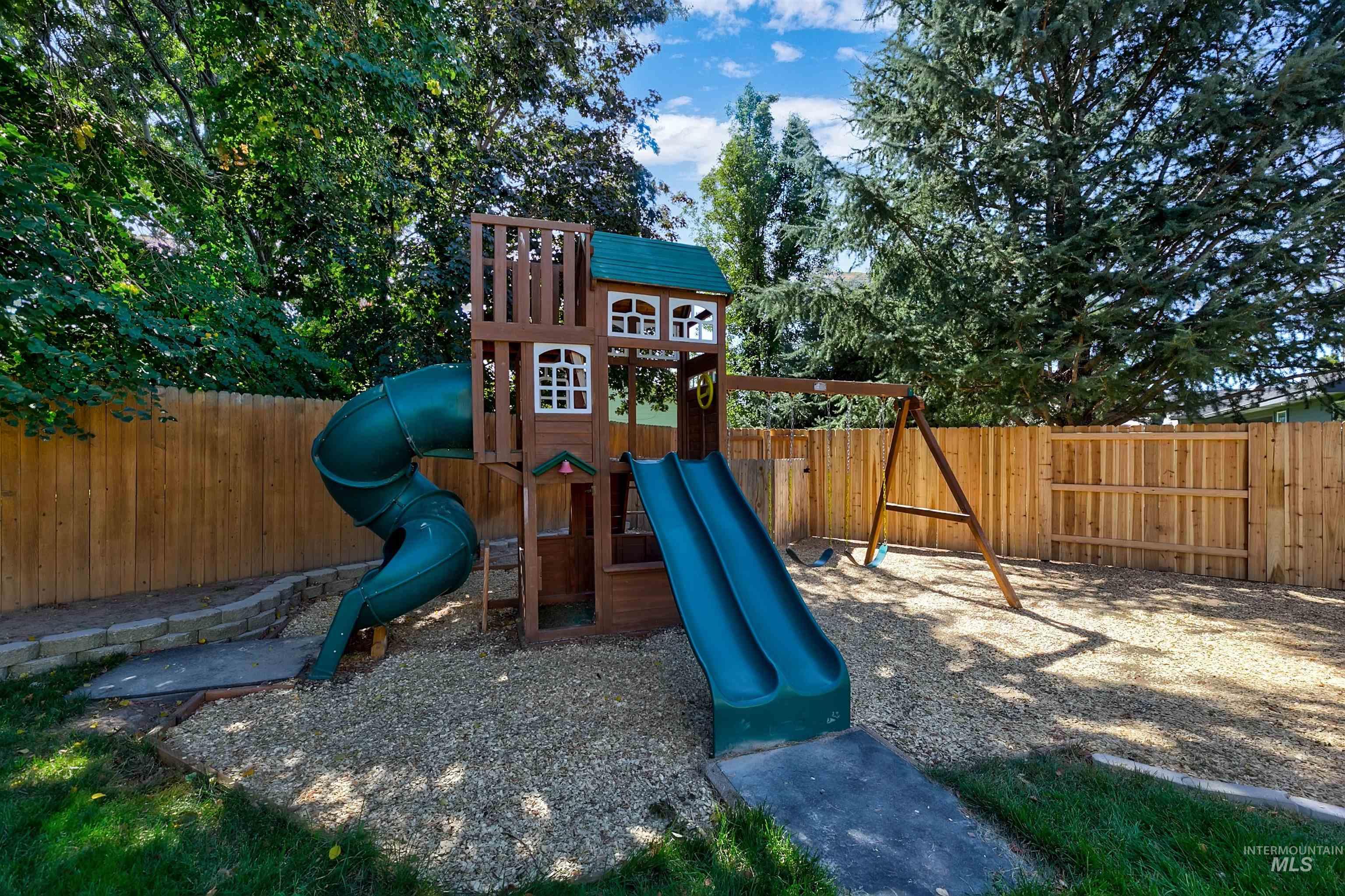 1525 E Doberman St. Property Photo 32