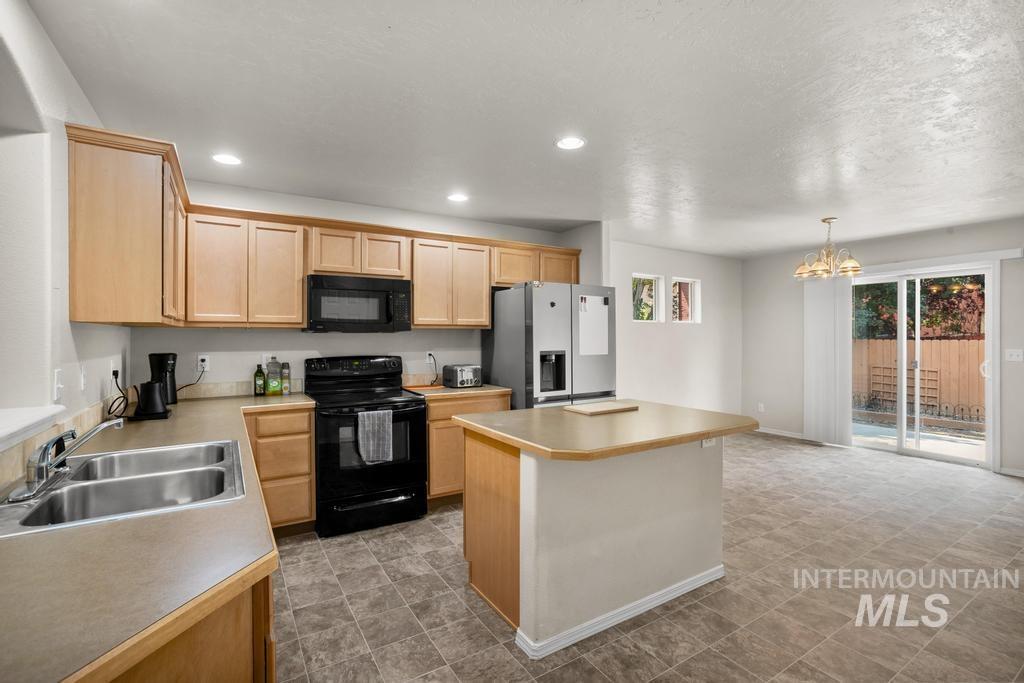 6469 S Mistyglen Ave Property Photo 10