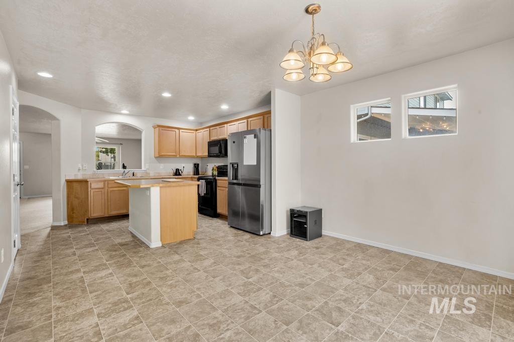 6469 S Mistyglen Ave Property Photo 12