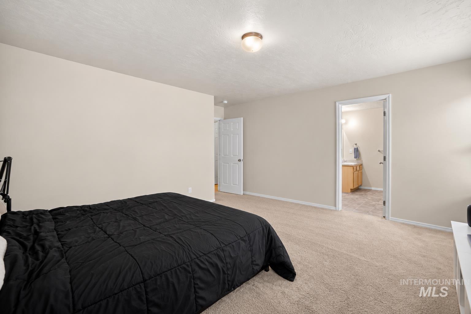 6469 S Mistyglen Ave Property Photo 14