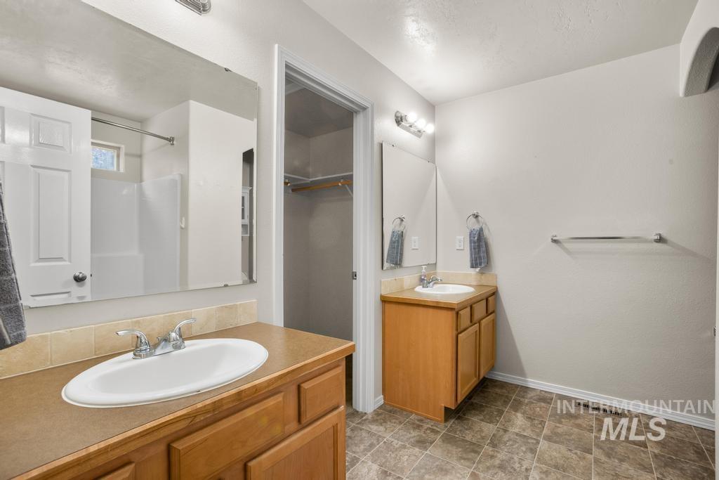 6469 S Mistyglen Ave Property Photo 17