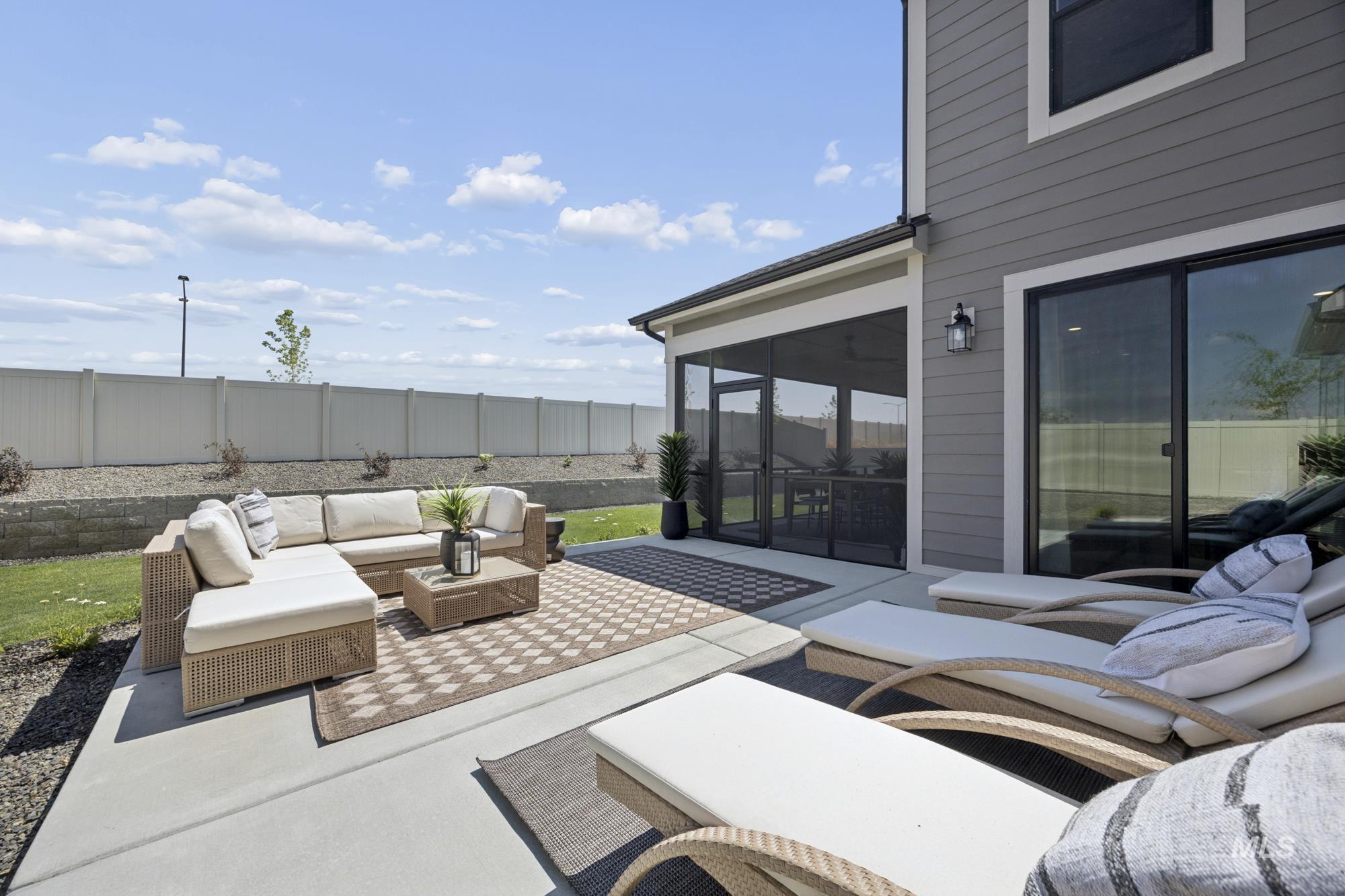 585 E Distributor Property Photo 40