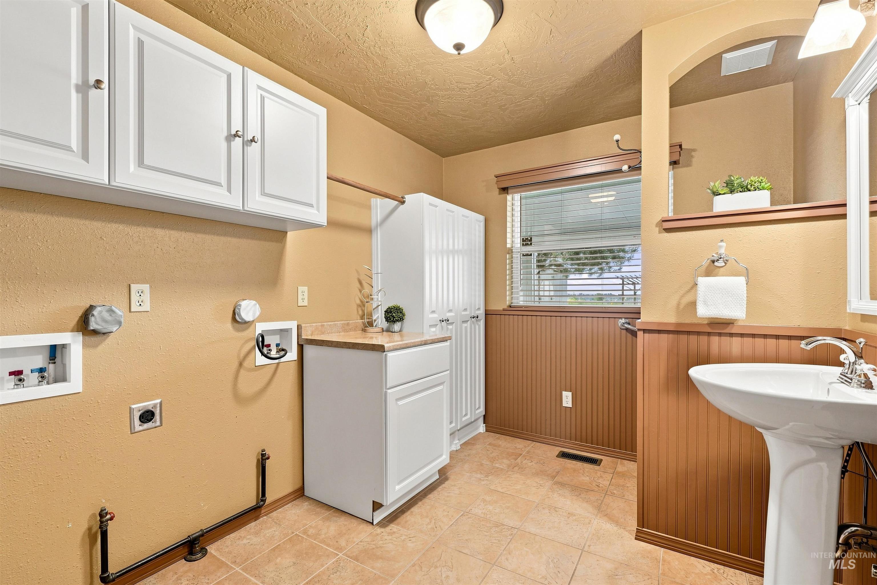 5801 E Victory Rd. Property Photo 10
