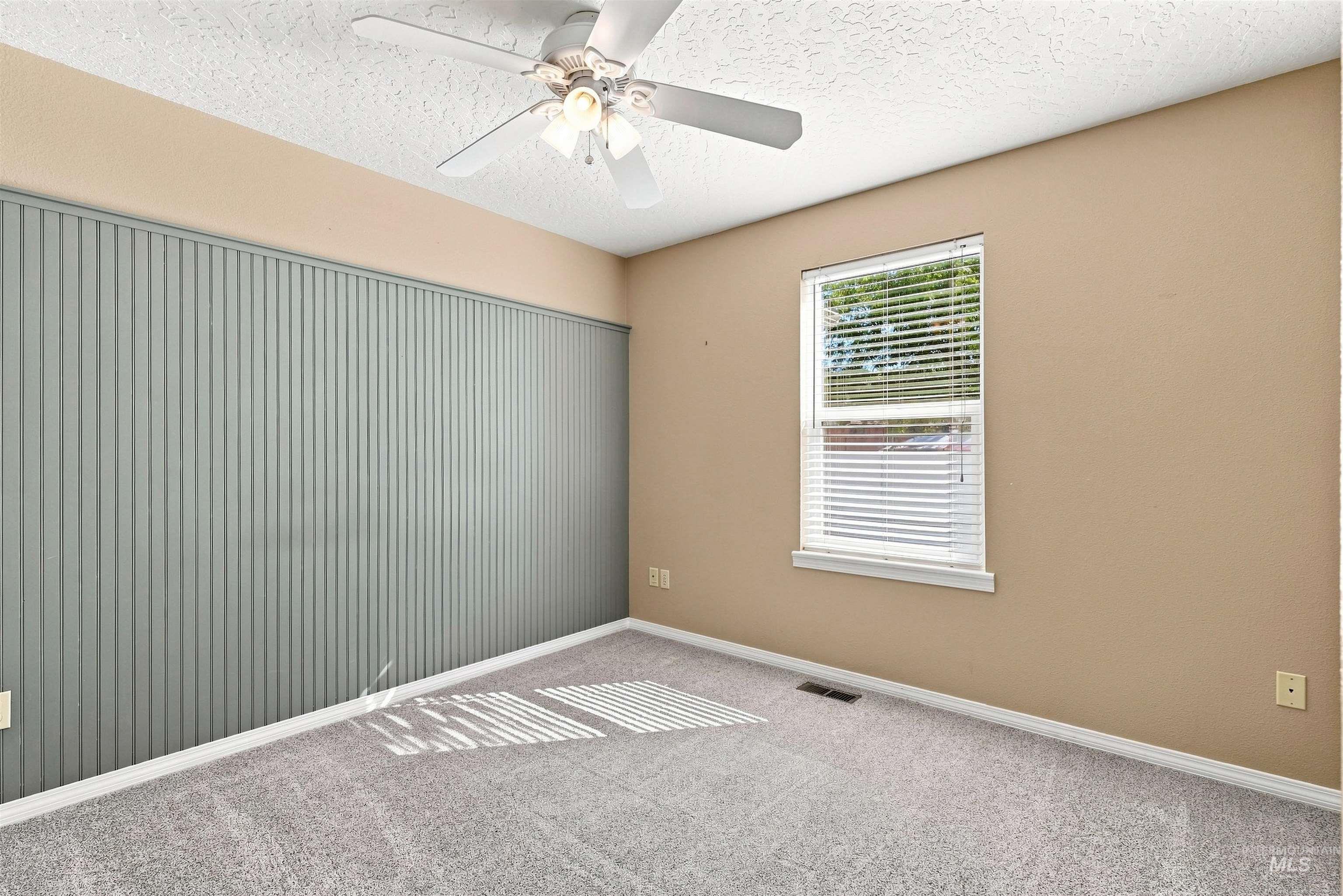 5801 E Victory Rd. Property Photo 13