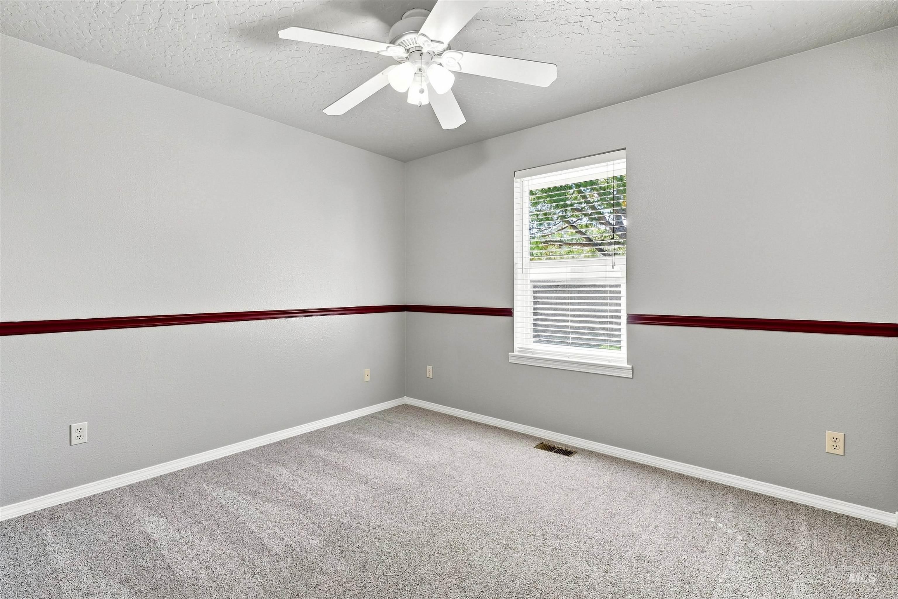 5801 E Victory Rd. Property Photo 15