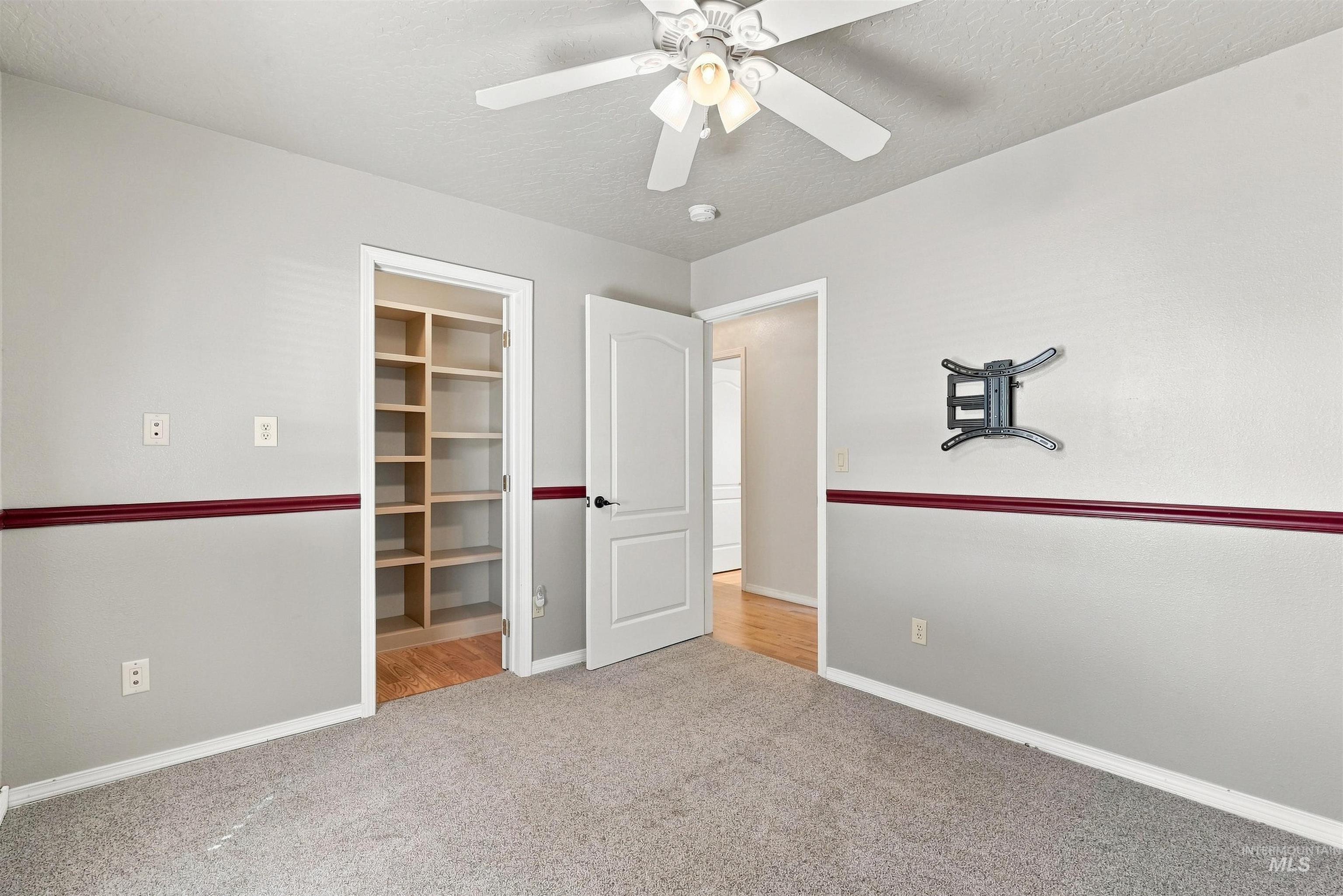 5801 E Victory Rd. Property Photo 16