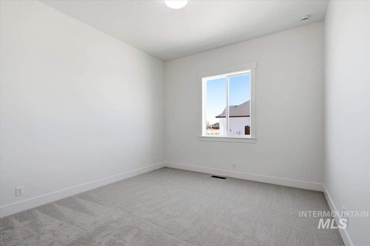 7050 W Tolland St Property Photo 29