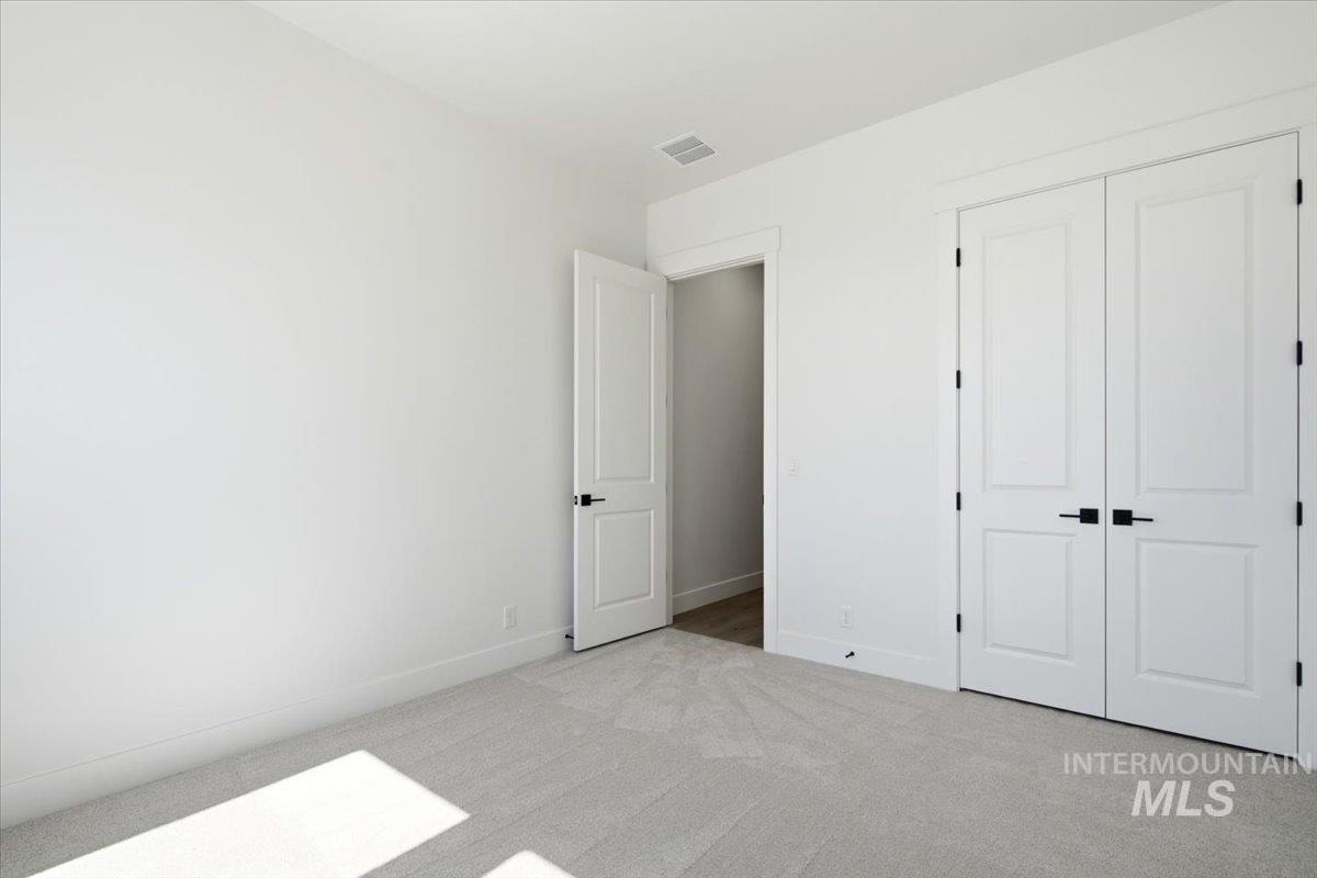 7050 W Tolland St Property Photo 39