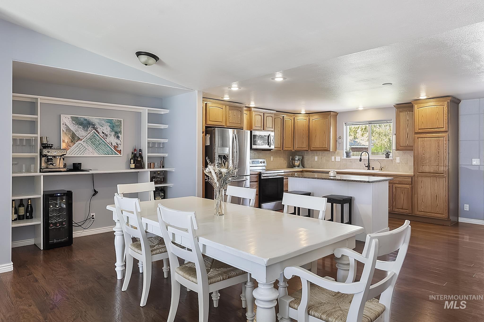 1803 Poplar St Property Photo 8
