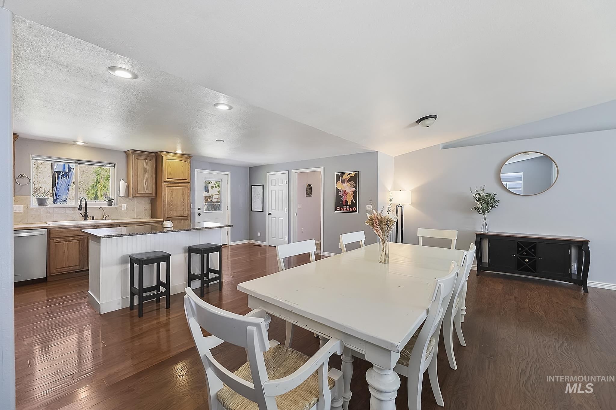 1803 Poplar St Property Photo 9