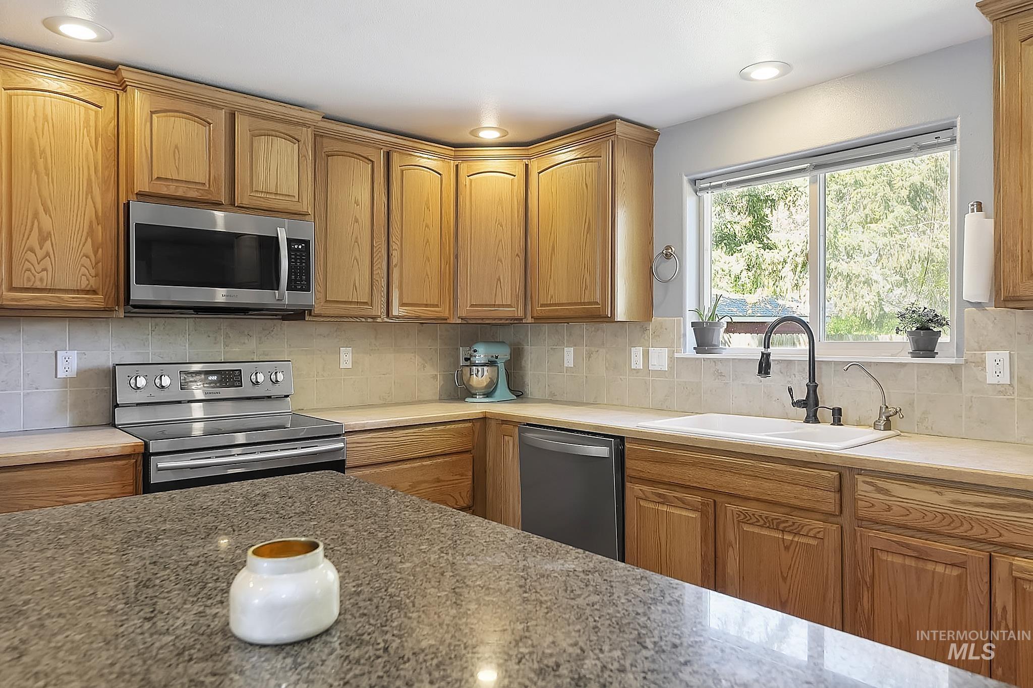 1803 Poplar St Property Photo 13
