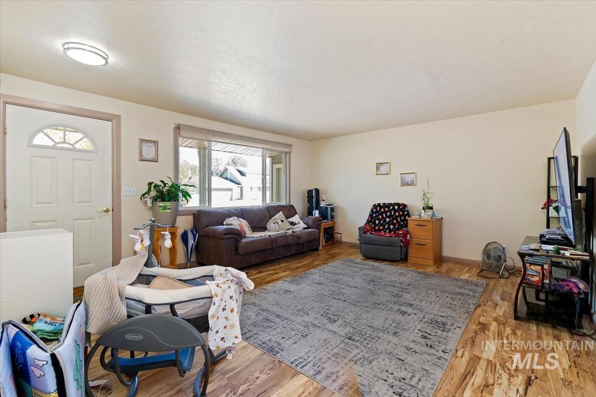 9933 W Tudor Dr Property Photo 6