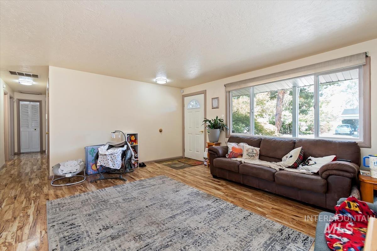 9933 W Tudor Dr Property Photo 7