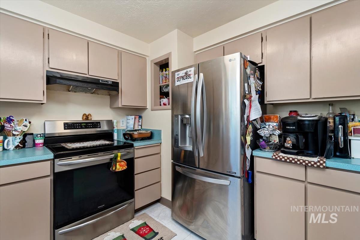 9933 W Tudor Dr Property Photo 12