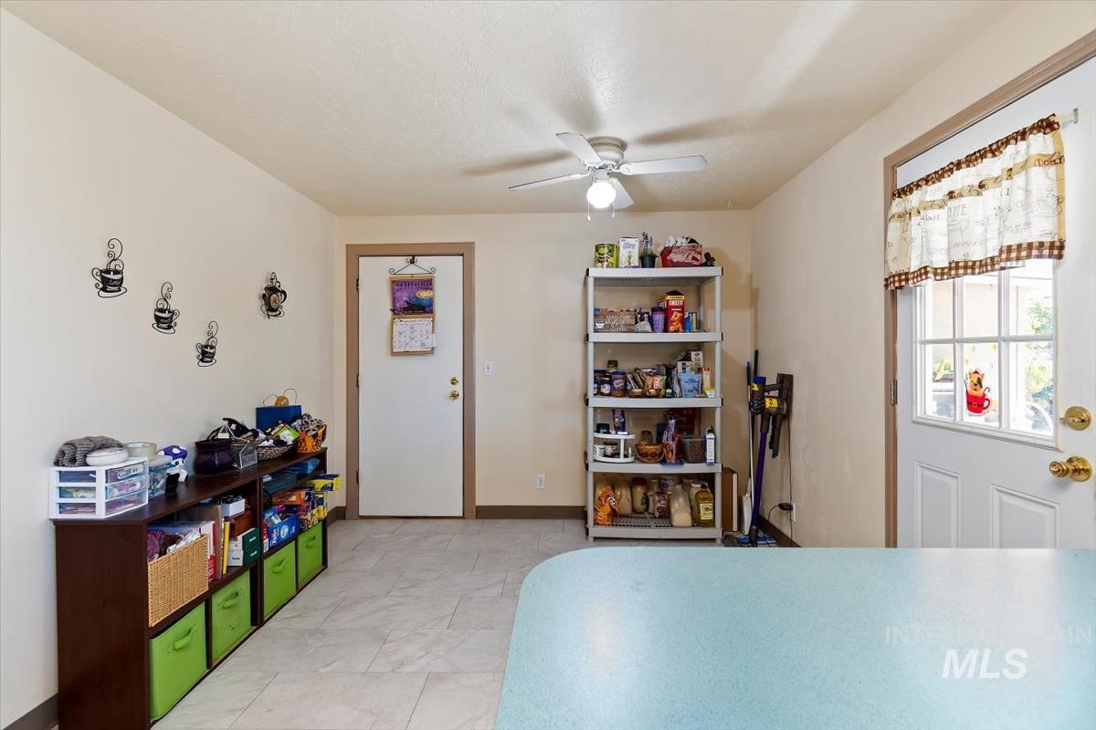 9933 W Tudor Dr Property Photo 16