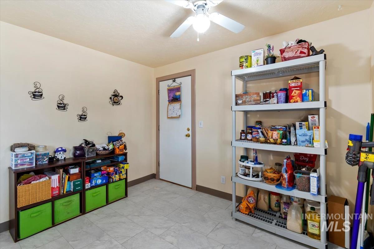 9933 W Tudor Dr Property Photo 17