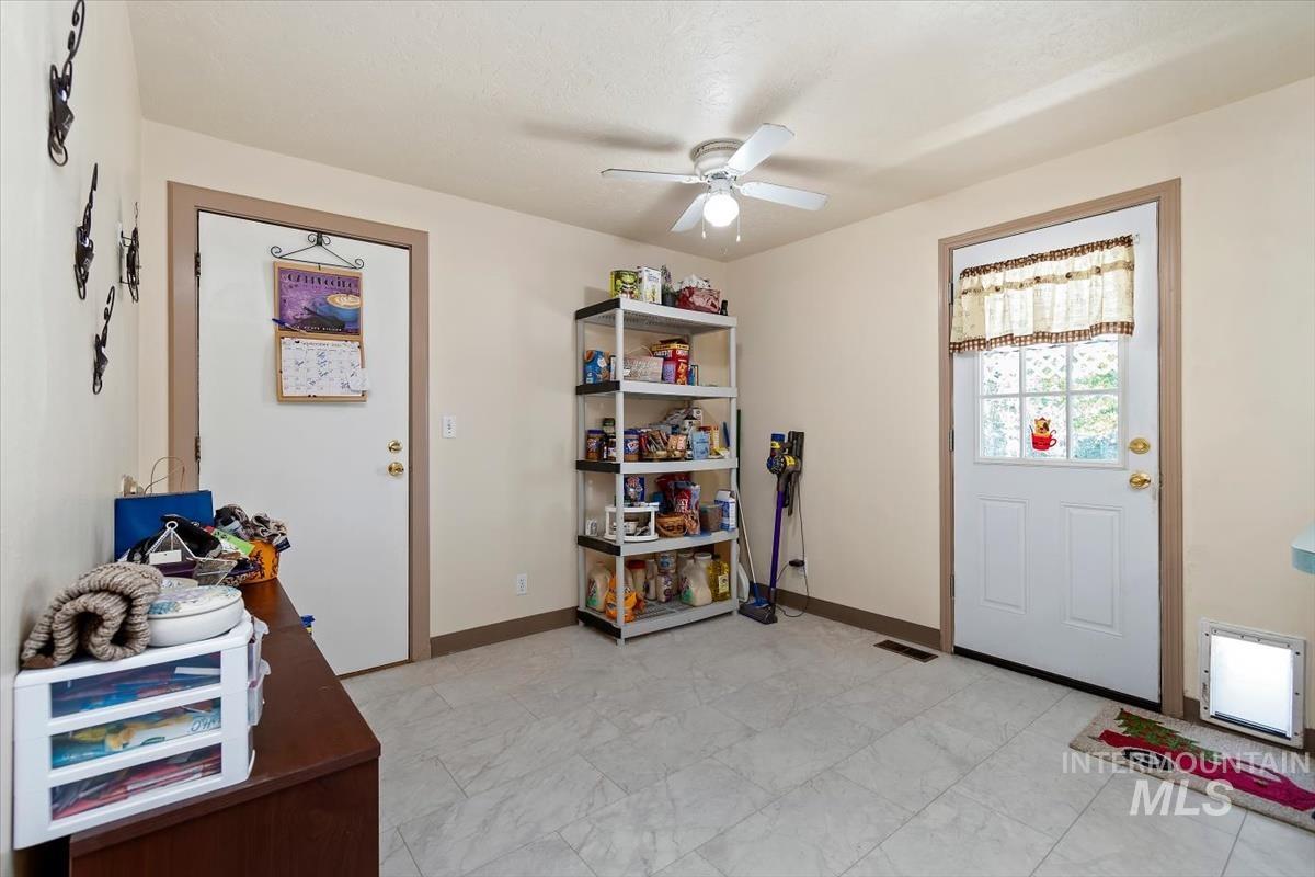 9933 W Tudor Dr Property Photo 18