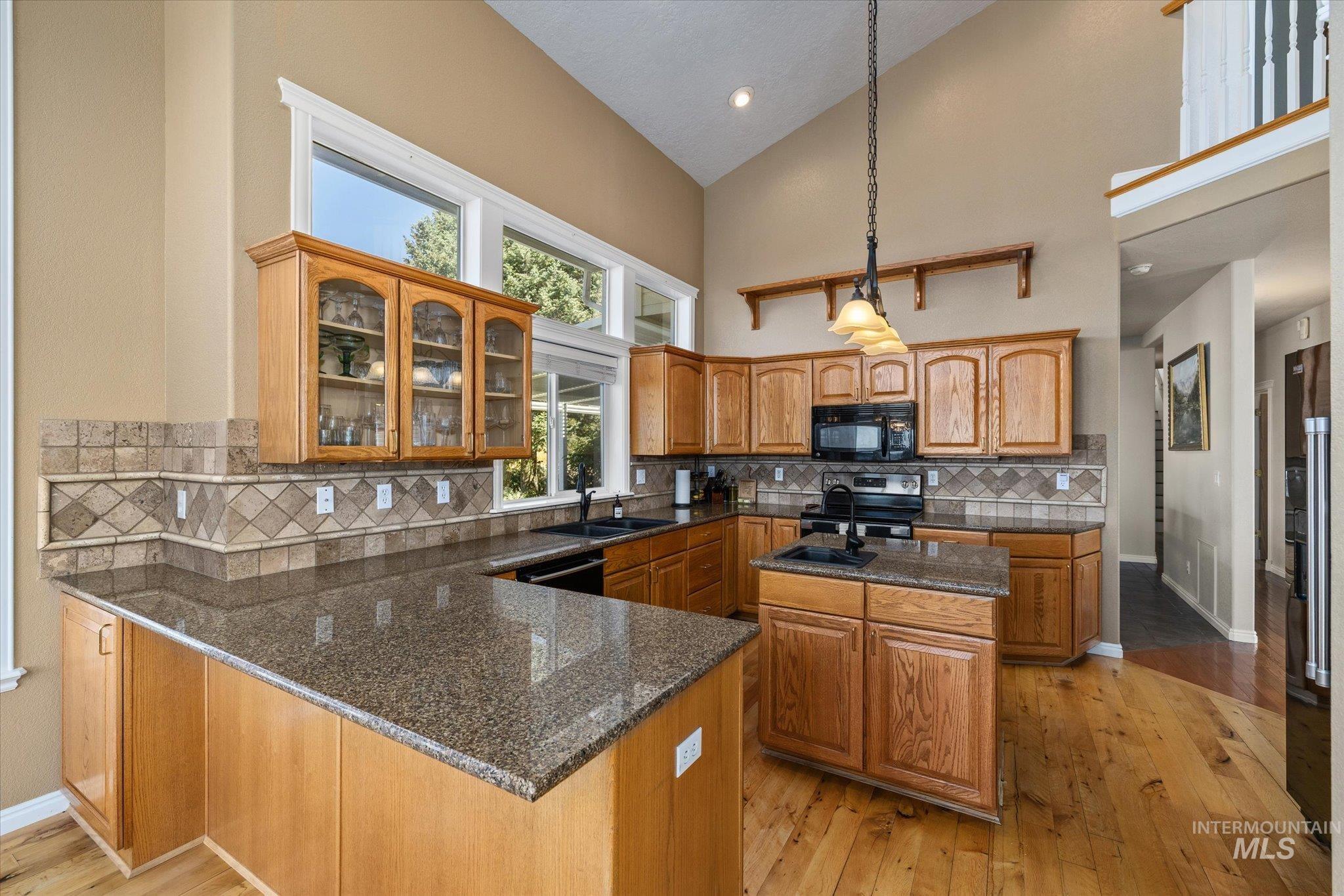 6491 N Hillsboro Pl Property Photo 19