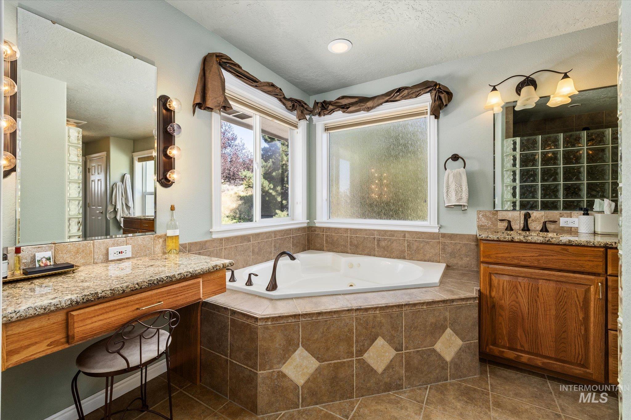 6491 N Hillsboro Pl Property Photo 29