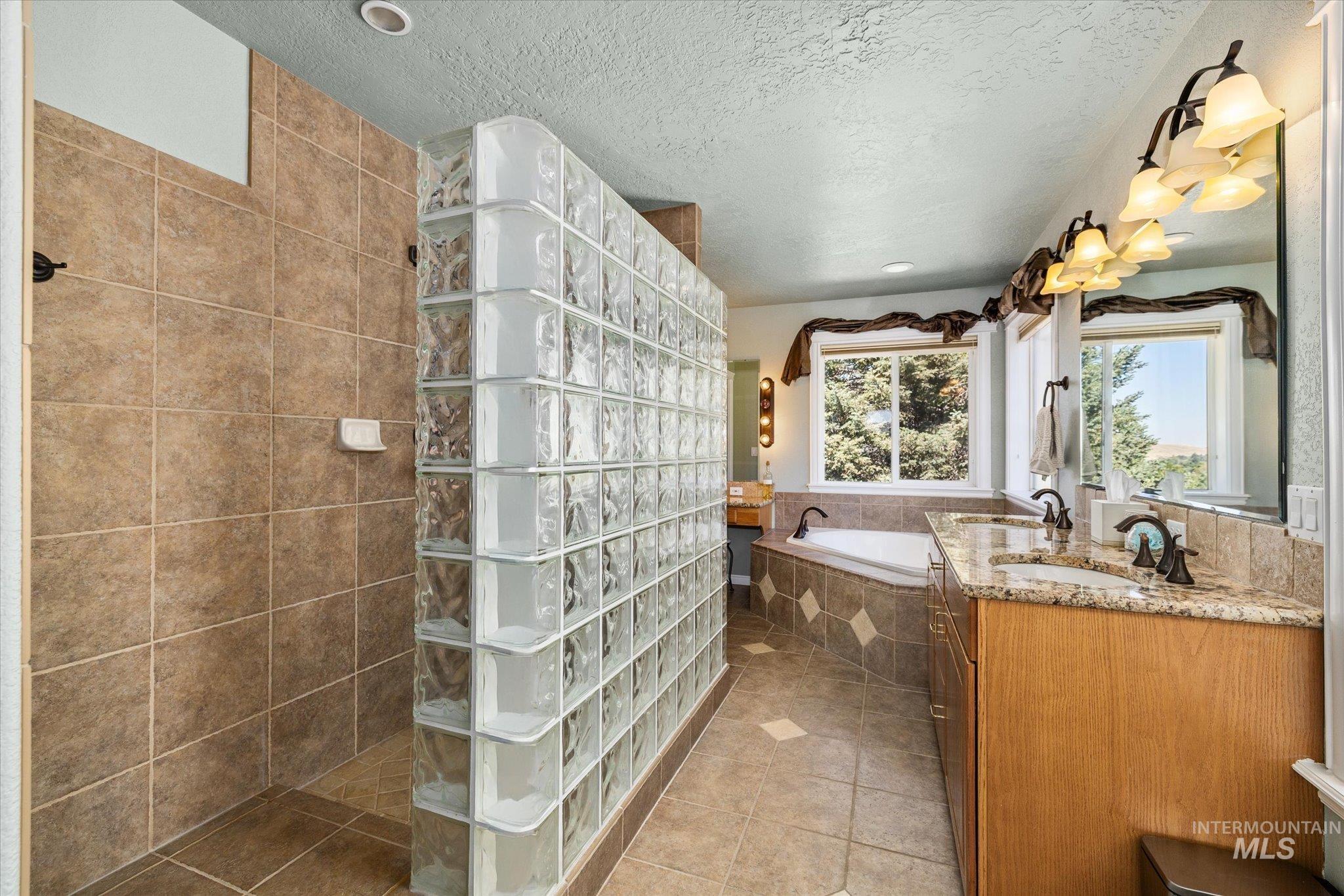 6491 N Hillsboro Pl Property Photo 30