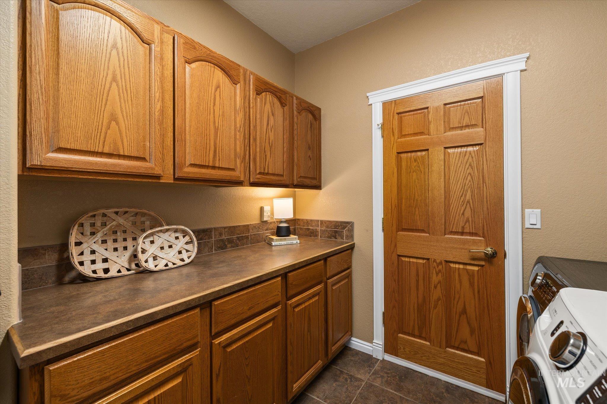 6491 N Hillsboro Pl Property Photo 40