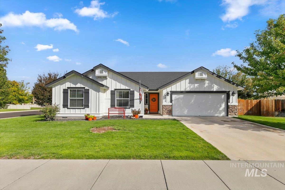 1472 E Meadow Creek Property Photo 1