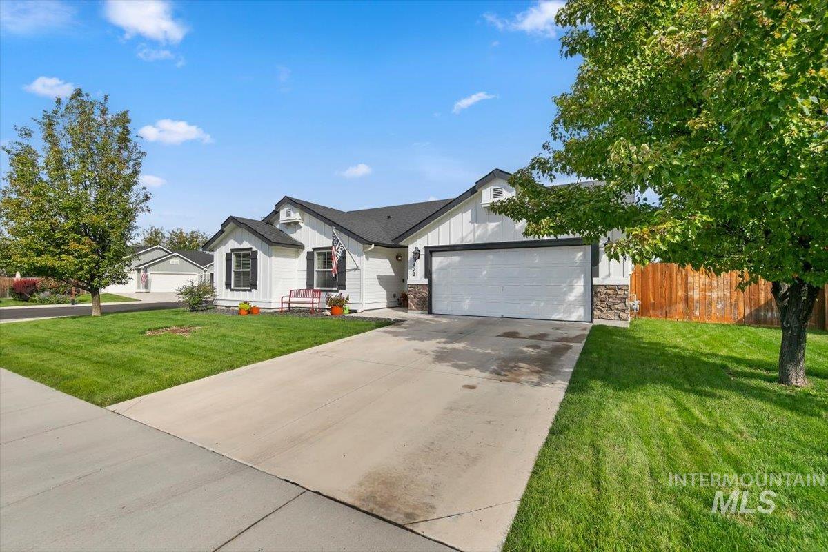 1472 E Meadow Creek Property Photo 3