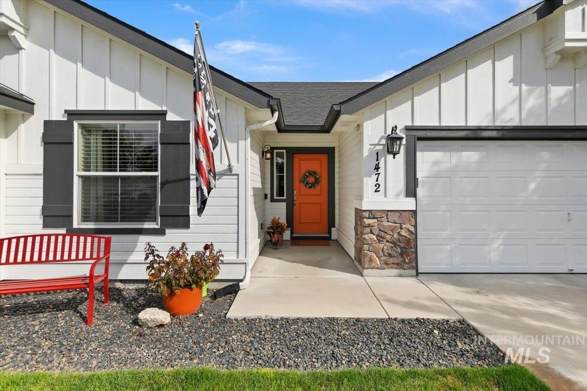 1472 E Meadow Creek Property Photo 4