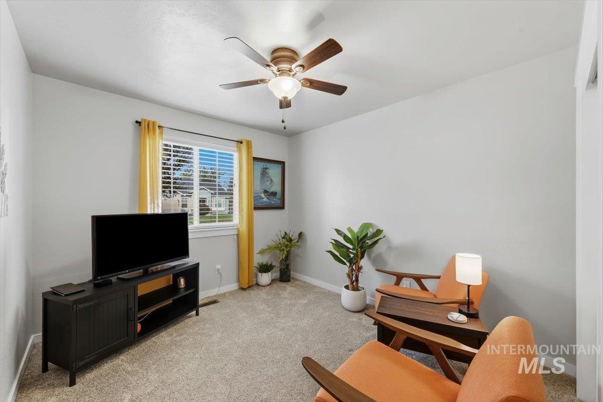 1472 E Meadow Creek Property Photo 9