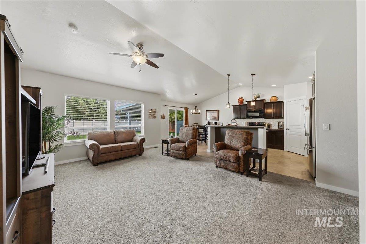 1472 E Meadow Creek Property Photo 17
