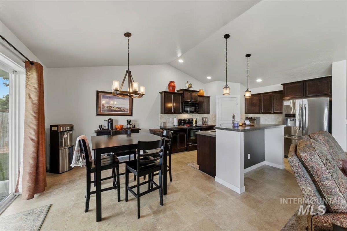 1472 E Meadow Creek Property Photo 20