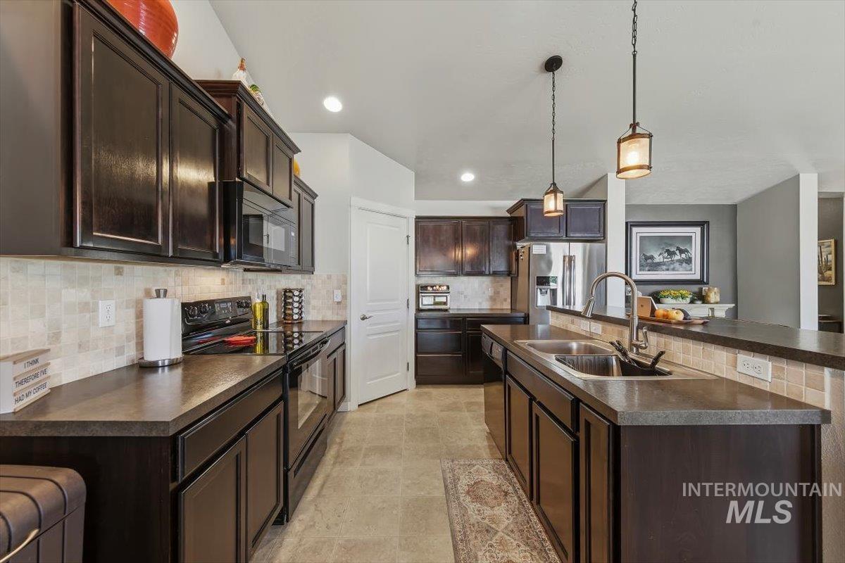 1472 E Meadow Creek Property Photo 23
