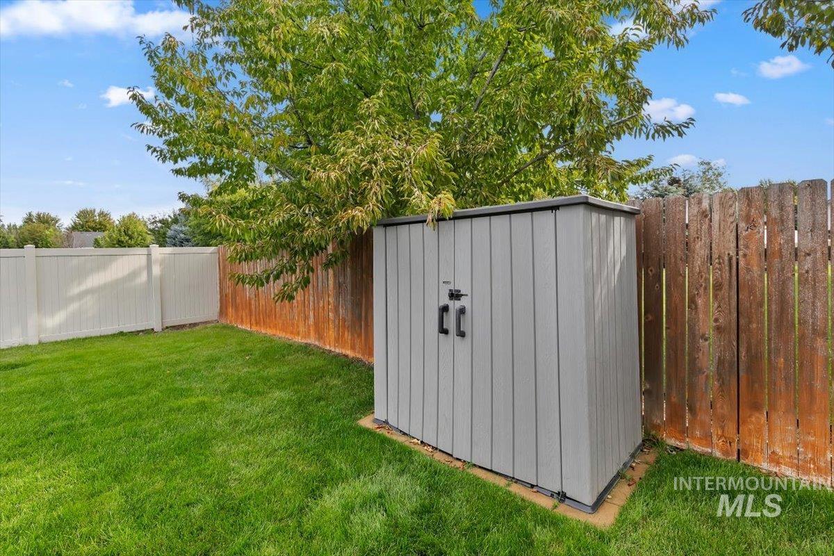 1472 E Meadow Creek Property Photo 38