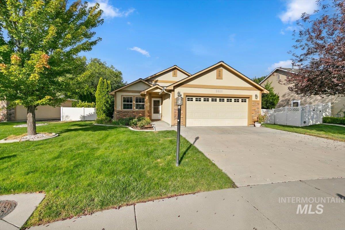 3809 S Edgeview Dr. Property Photo 1