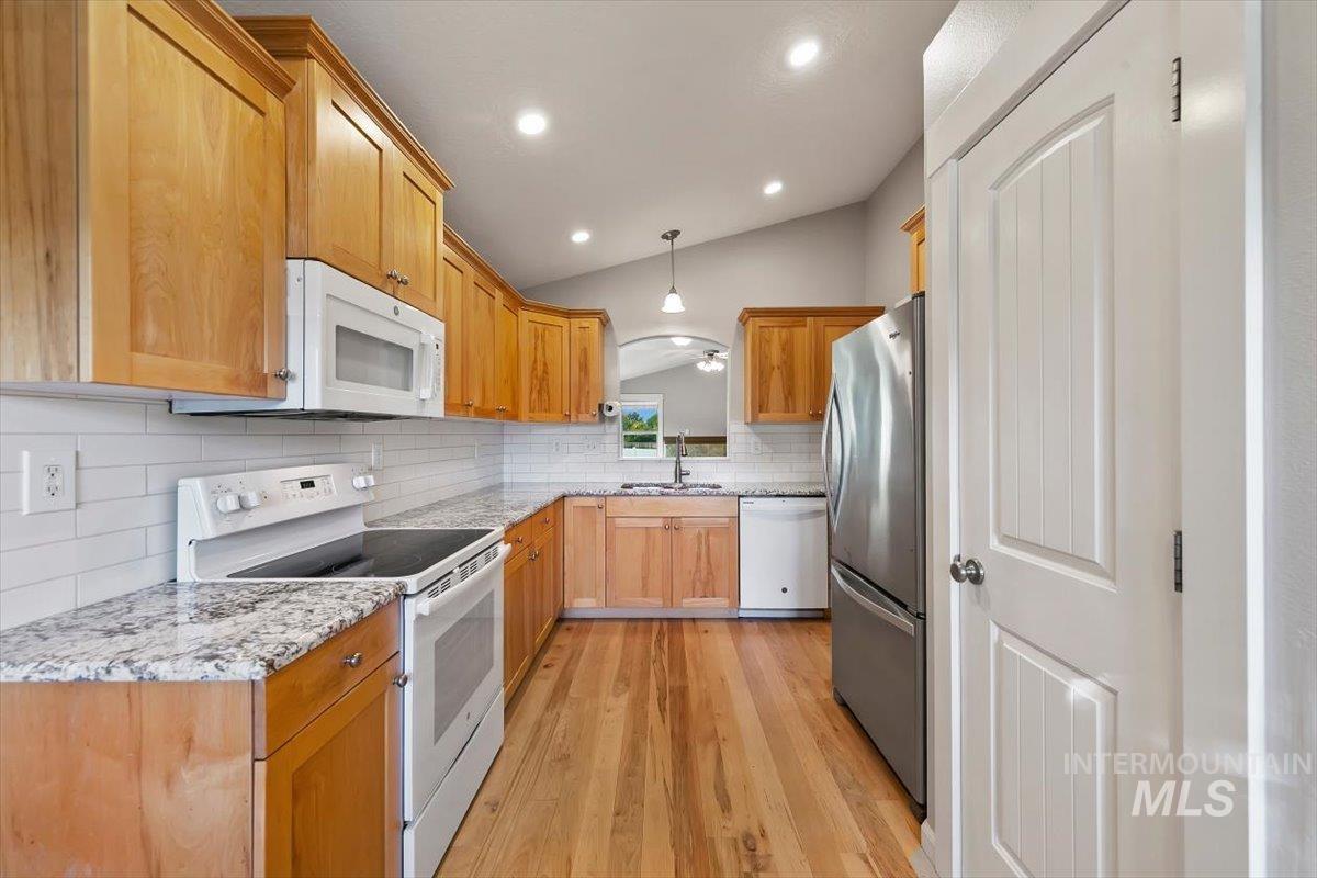 3809 S Edgeview Dr. Property Photo 10