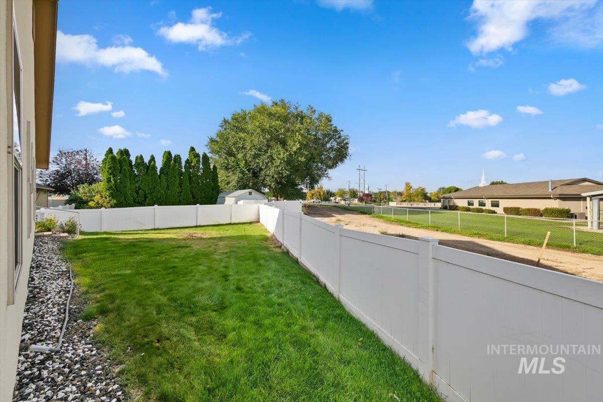 3809 S Edgeview Dr. Property Photo 38