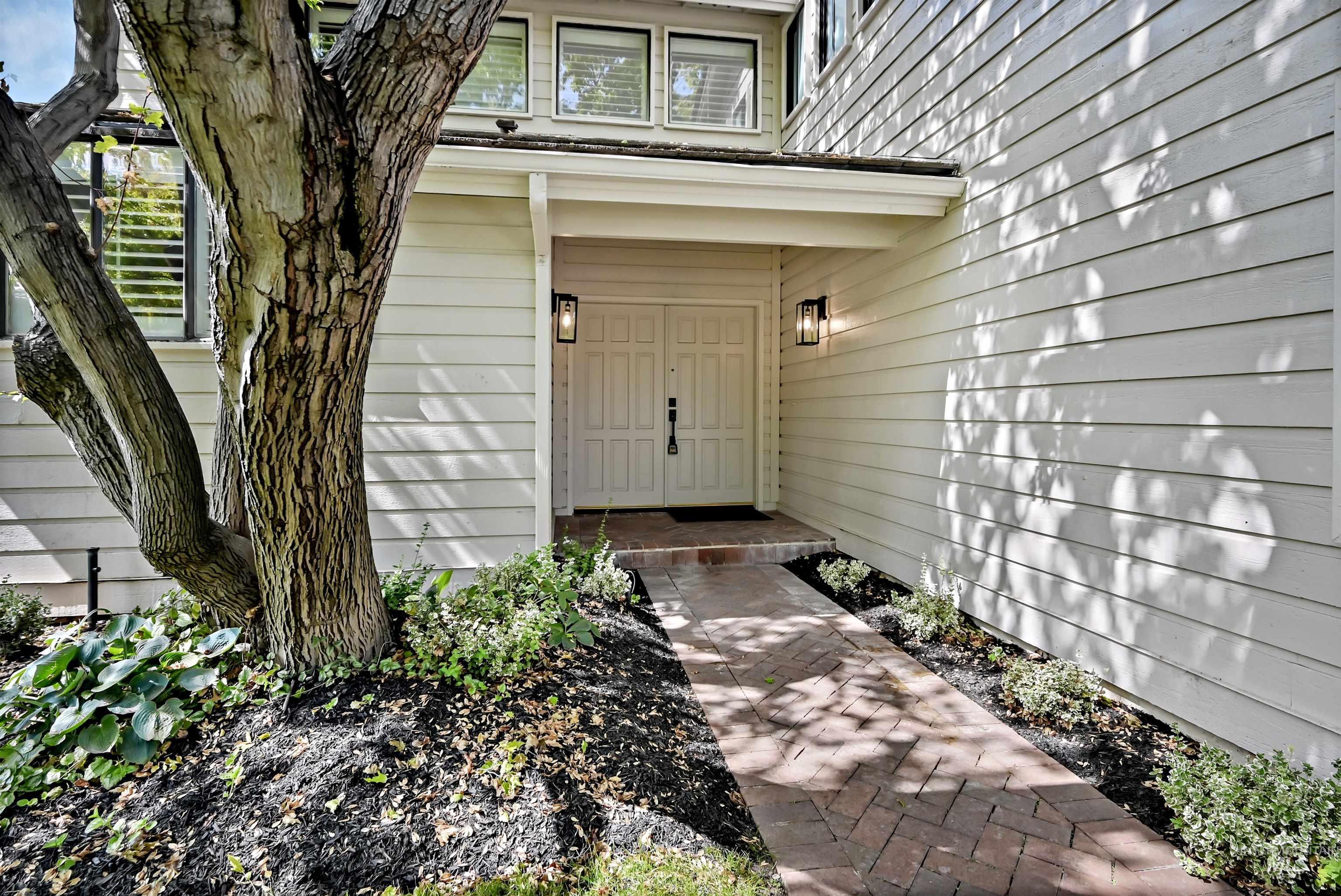 2090 S Springbrook Ln Property Photo 7