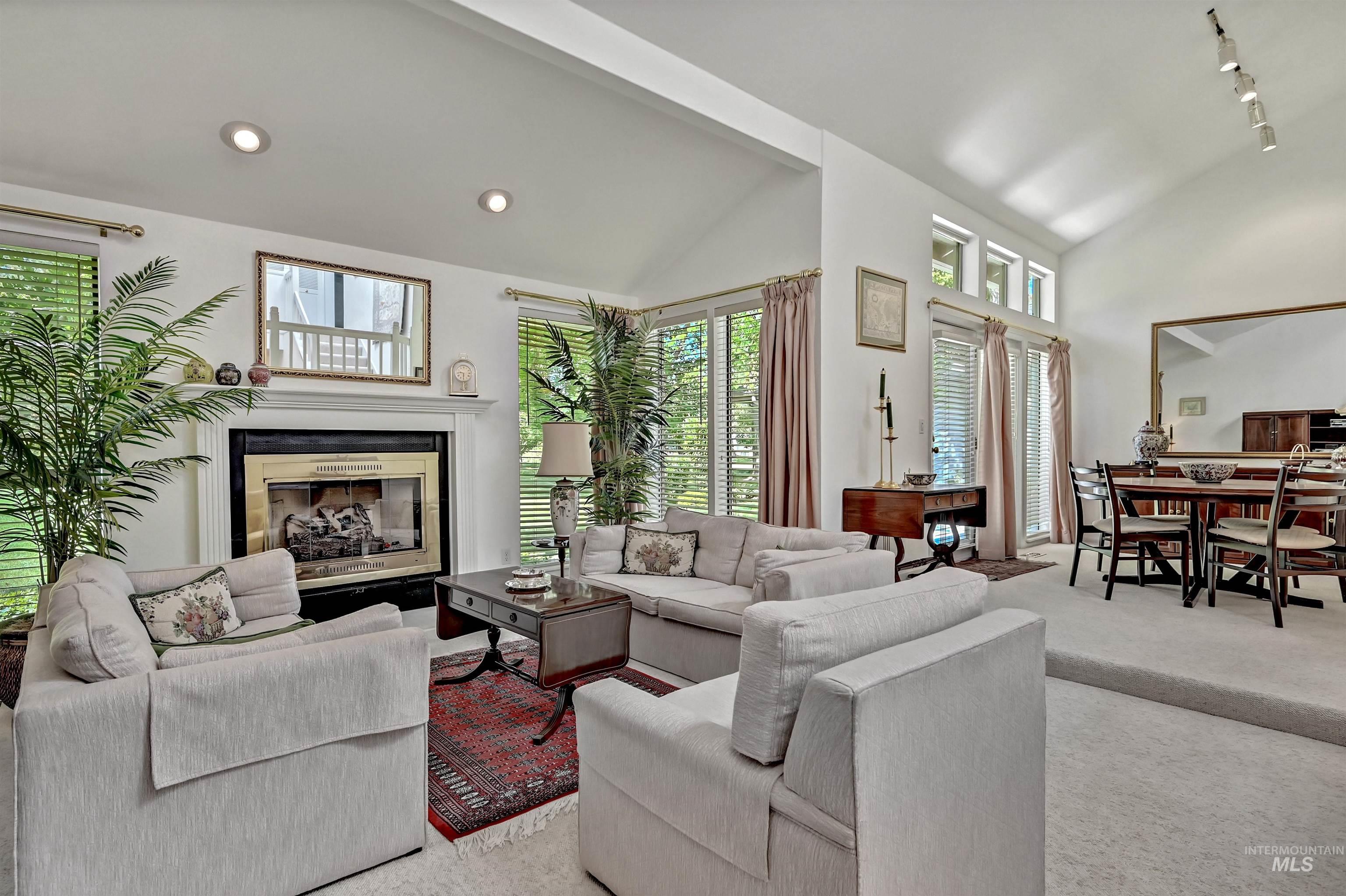 2090 S Springbrook Ln Property Photo 8