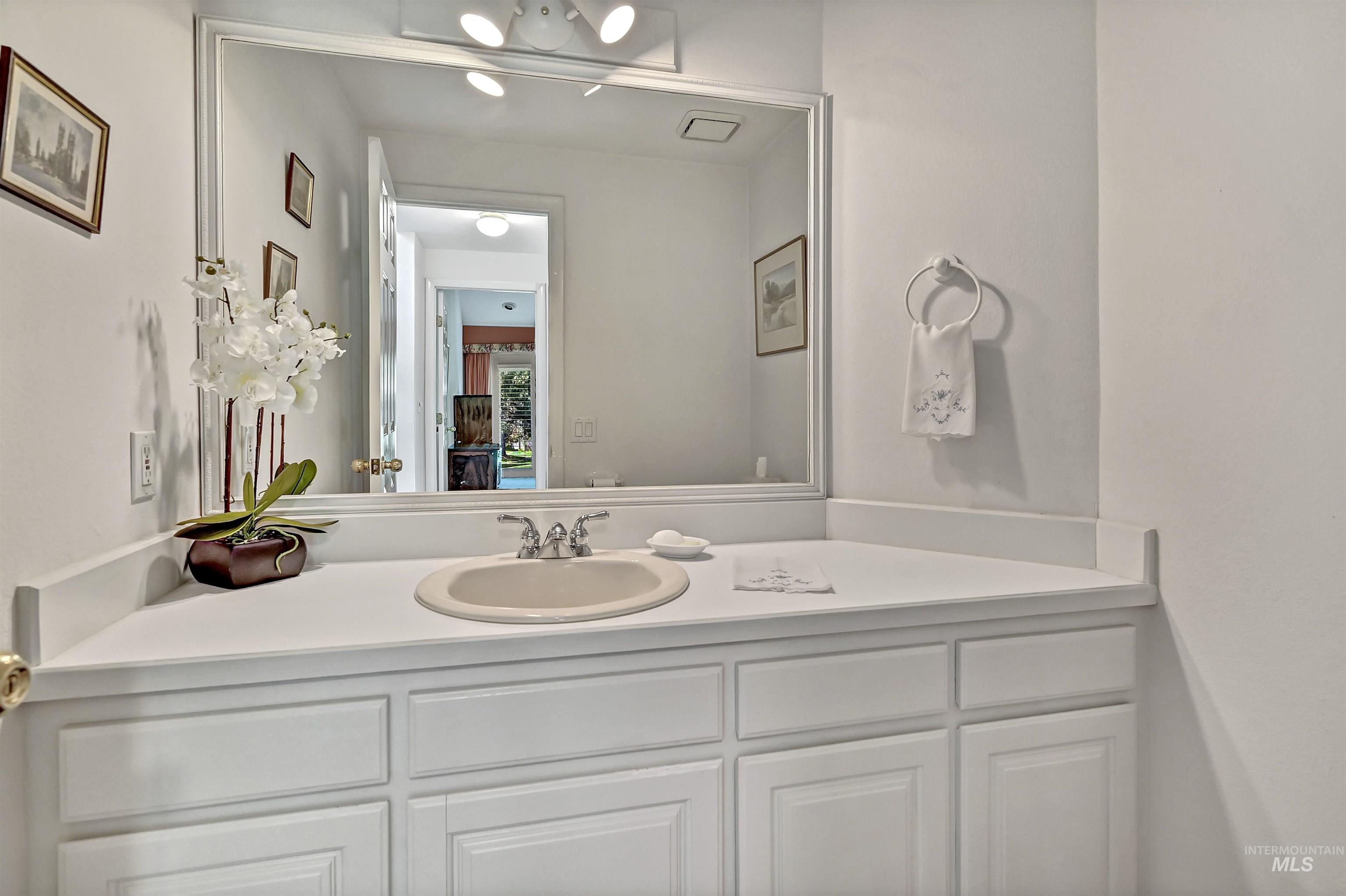 2090 S Springbrook Ln Property Photo 16