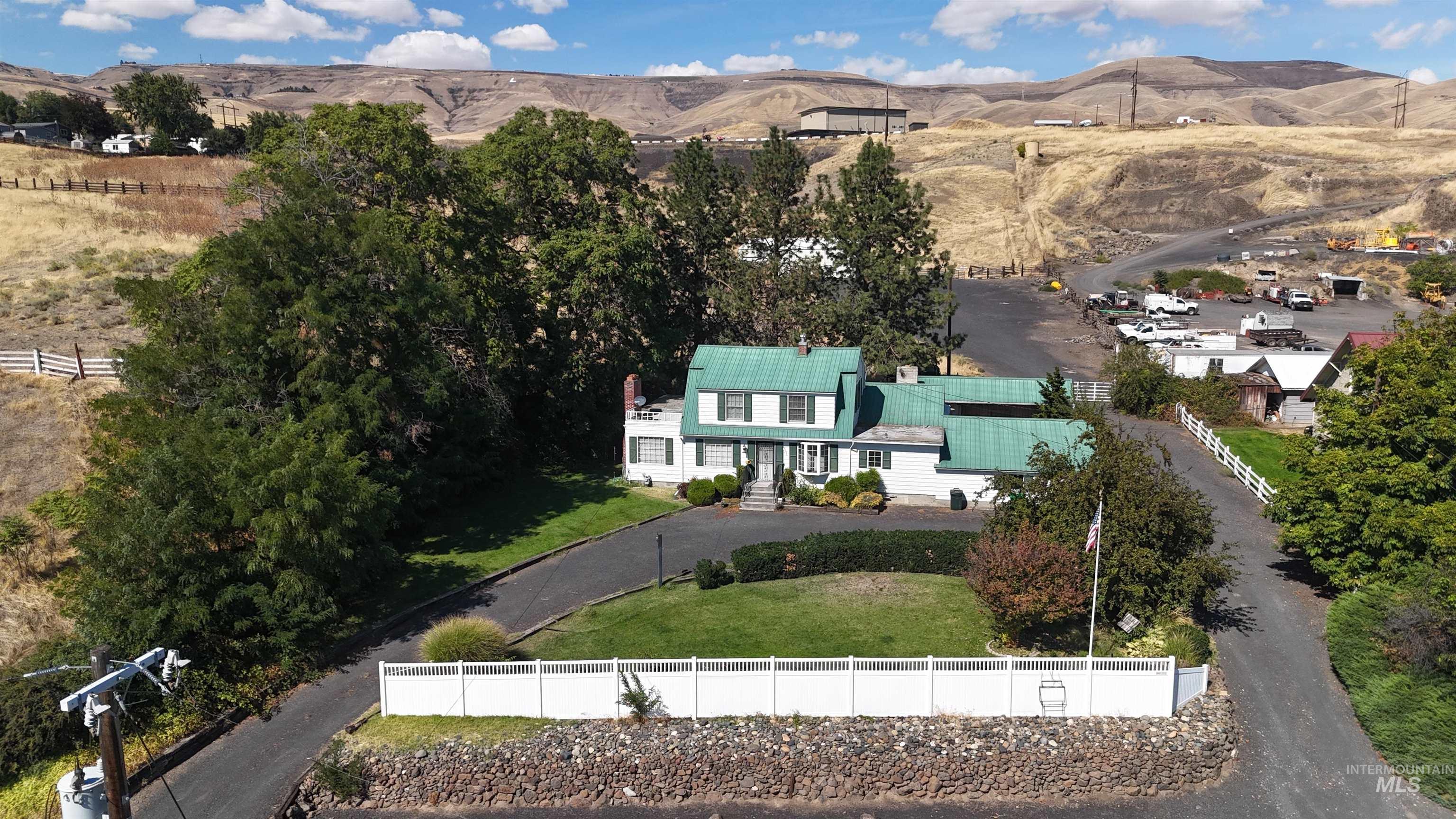 3045 Hatwai Rd Property Photo 1
