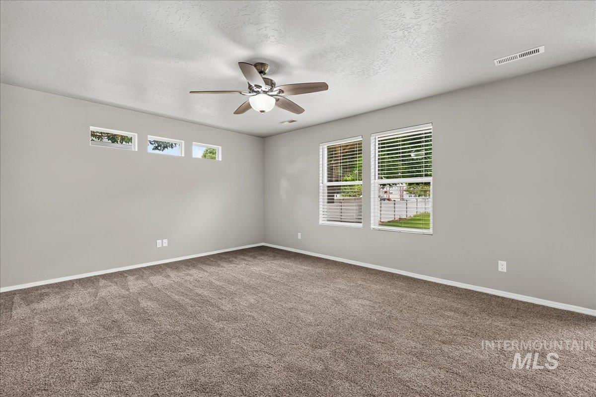 930 W Woodpine St Property Photo 6