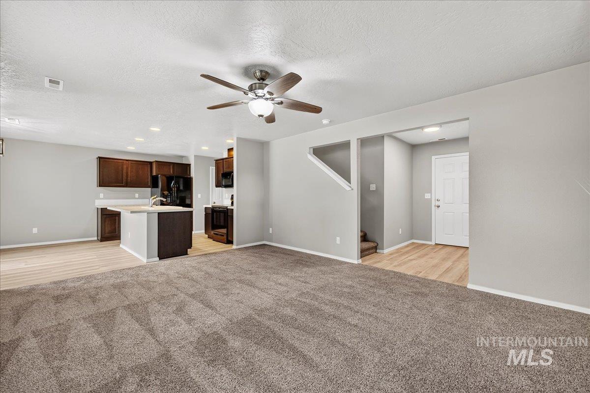930 W Woodpine St Property Photo 7