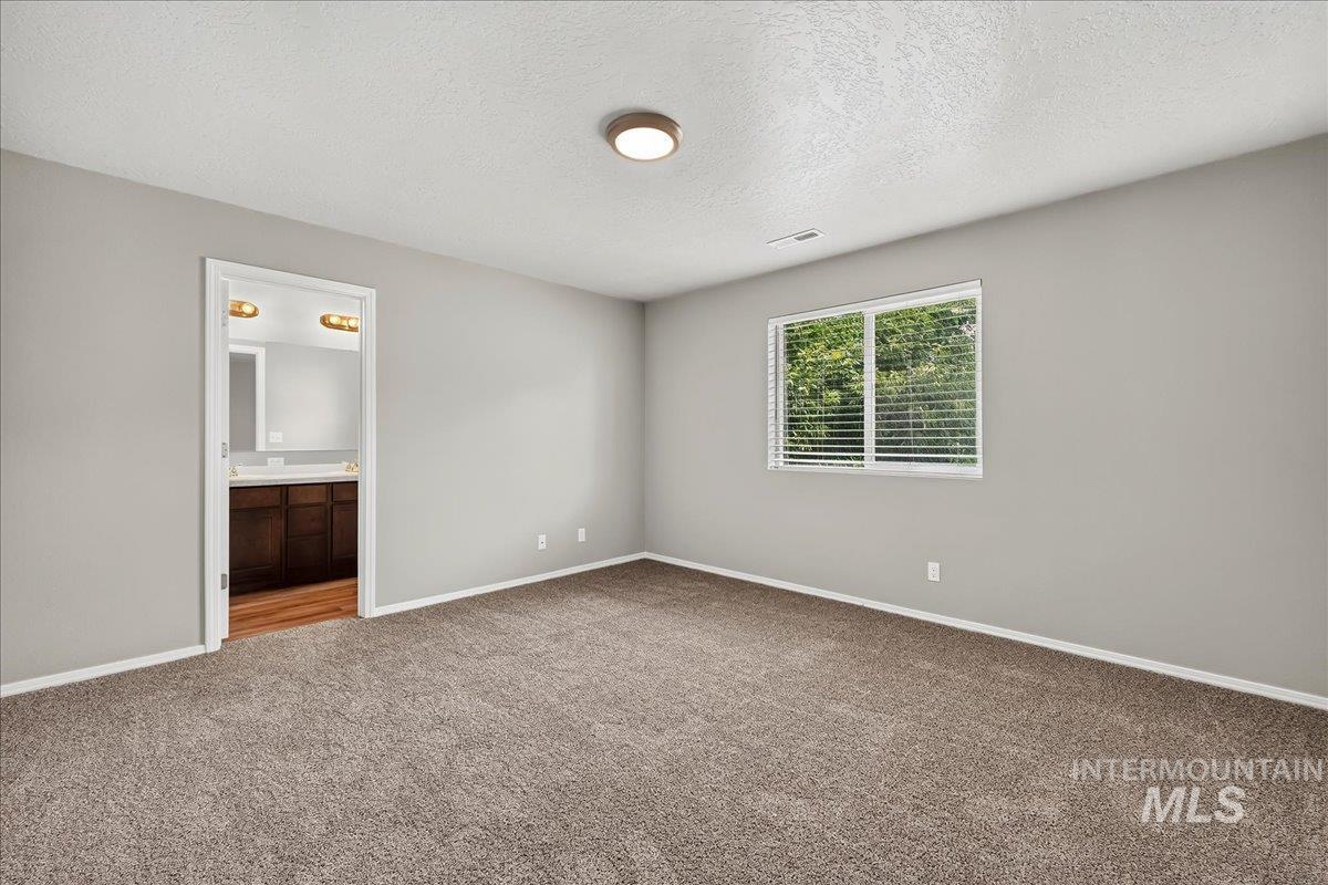930 W Woodpine St Property Photo 13