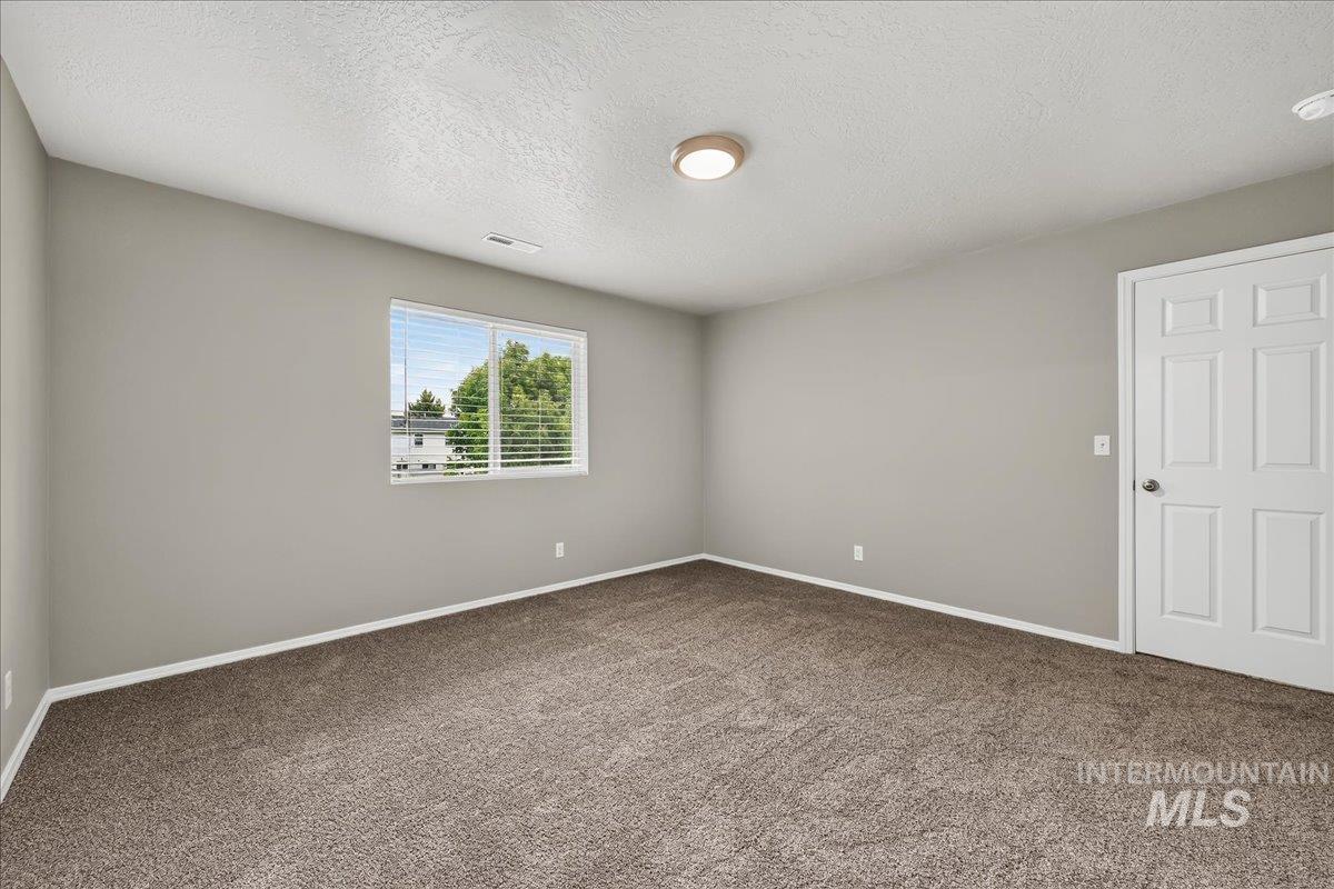 930 W Woodpine St Property Photo 14