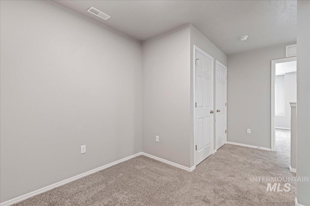 930 W Woodpine St Property Photo 15