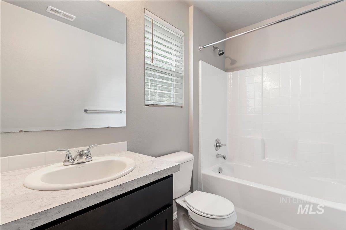 930 W Woodpine St Property Photo 21
