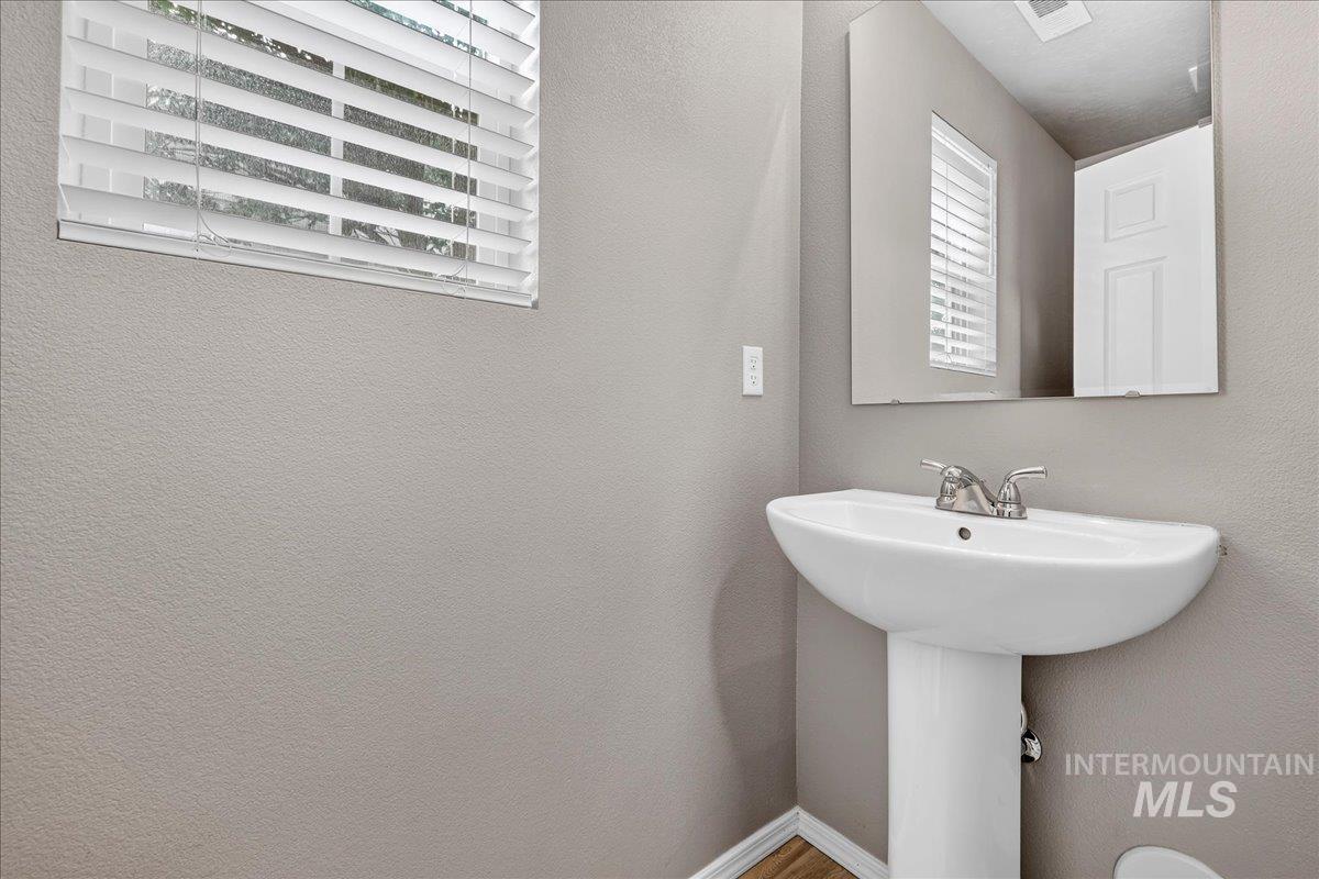 930 W Woodpine St Property Photo 22