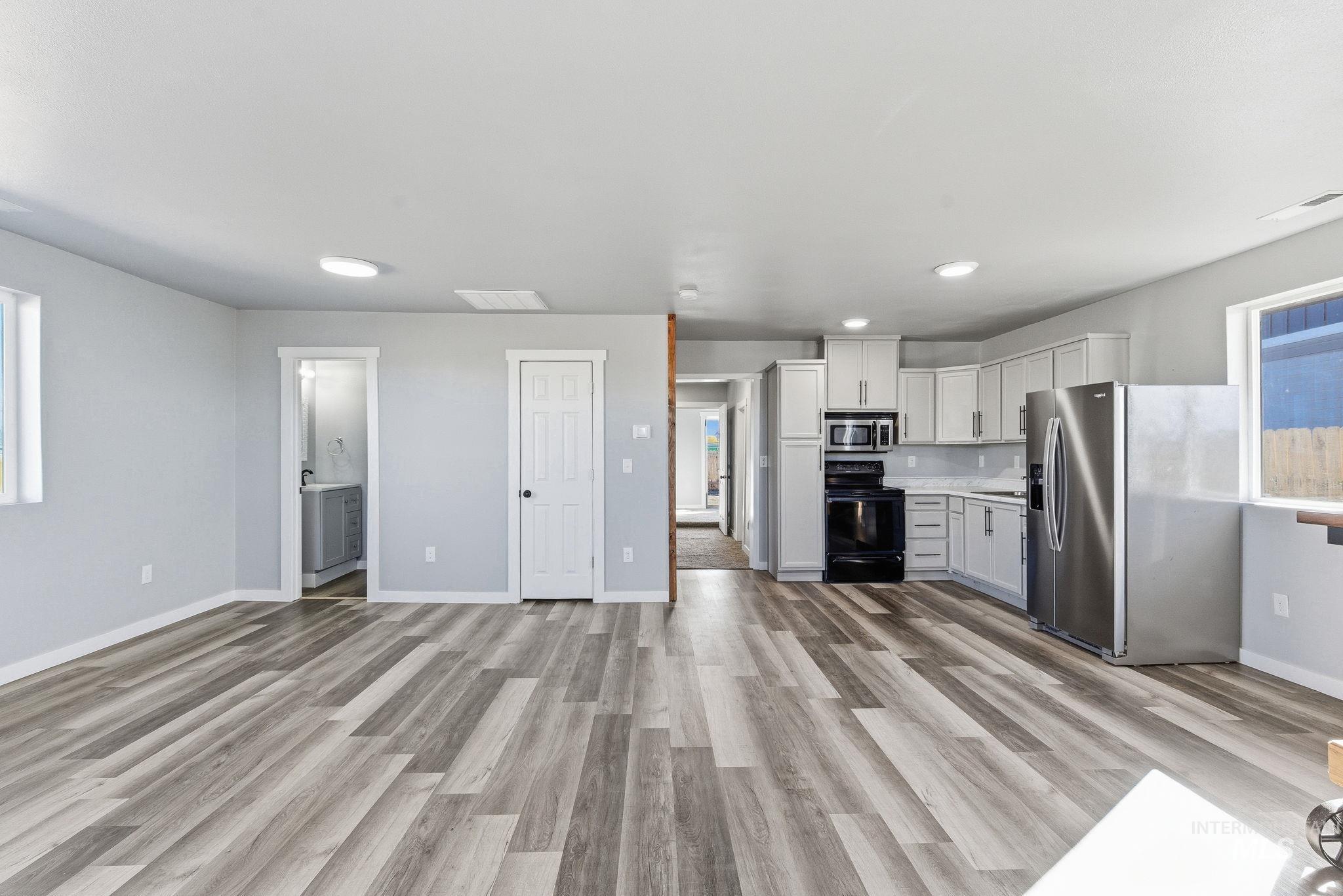 410 S Roswell Blvd Property Photo 8