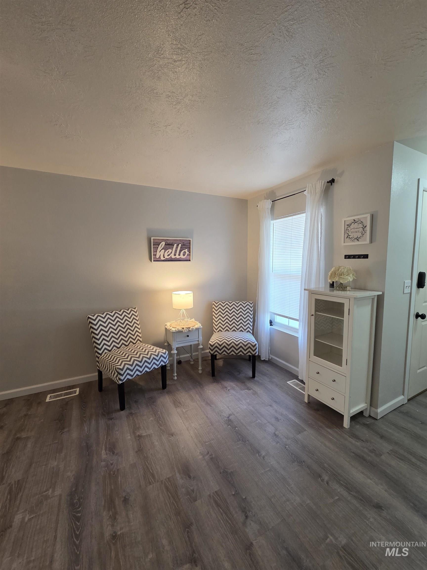 1455 N Haskett Property Photo 4